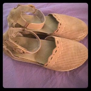 Earth- Modena Yarrow sandals